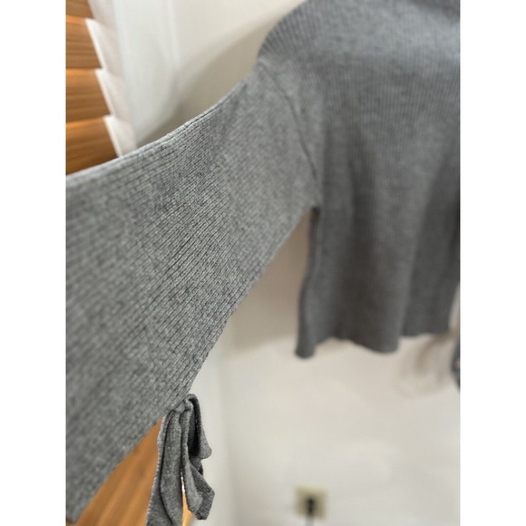 Flared Sleeve, Turtleneck Sweater Gray, Size Large. Bows on Sleeves - Picture 4 of 6